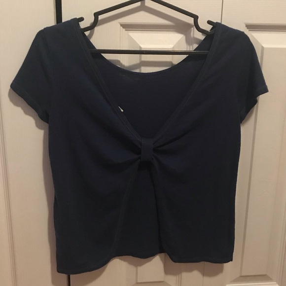 Aeropostale Open-Back Bow Cropped Shirt - Picture 2 of 4